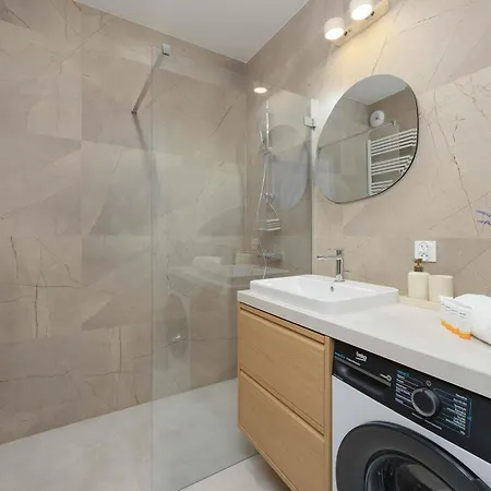 Unique For 4 Guests With Underground Parking By Renters Apartment Warschau