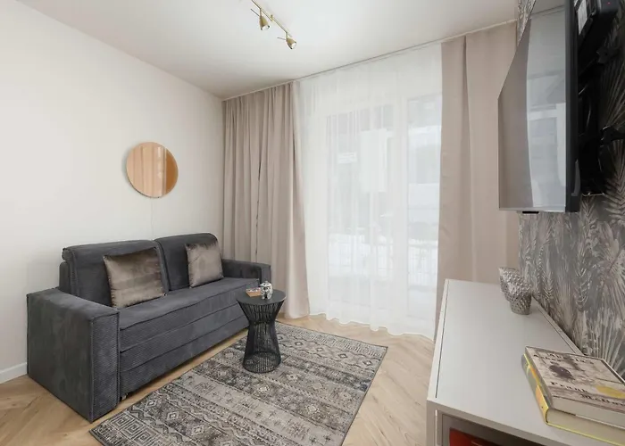 Unique For 4 Guests With Underground Parking By Renters Apartment *