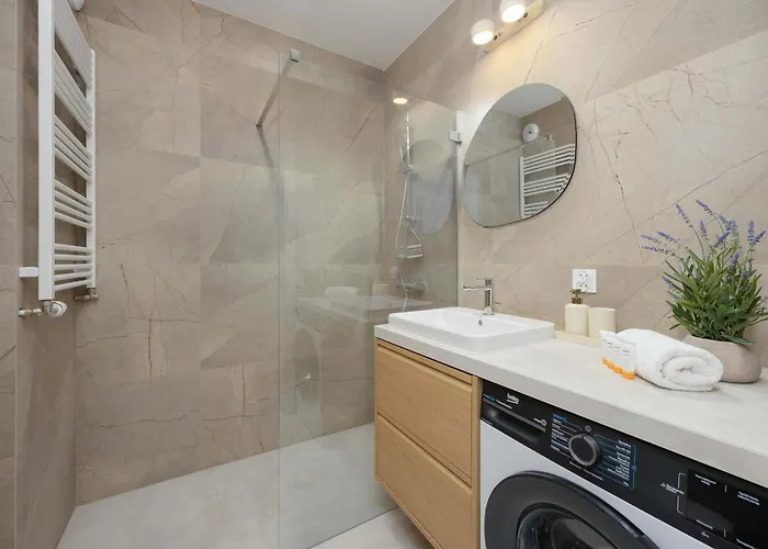 Unique For 4 Guests With Underground Parking By Renters Apartment Warschau