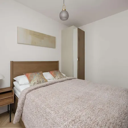 Unique For 4 Guests With Underground Parking By Renters * Varsó